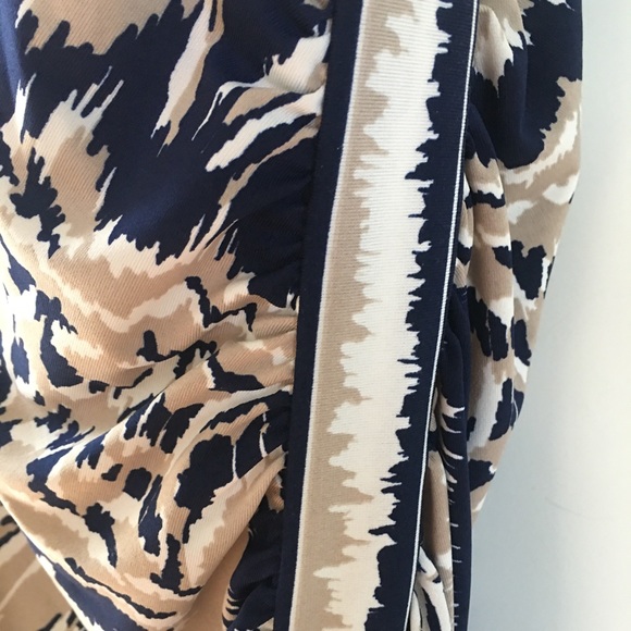 BCBG MaxAzria - Picture 2 of 7